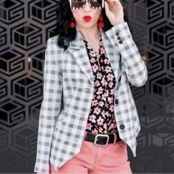 CAbi 5292 Valentina Blazer Plaid/Gingham Jacket Button Closure Long Sleeve Sz 10 - Picture 2 of 16
